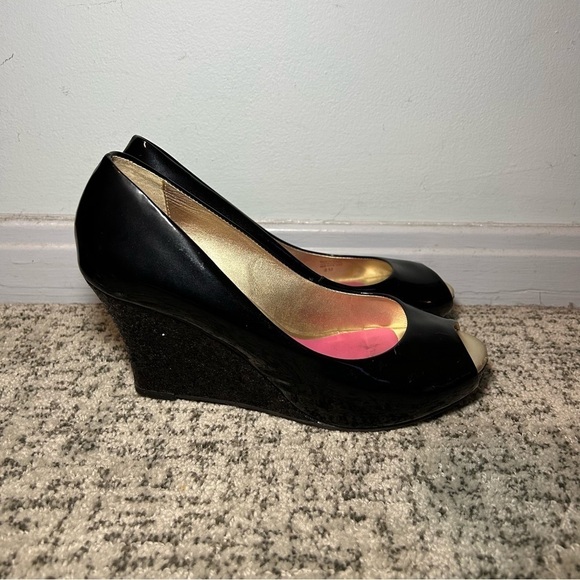 Lilly Pulitzer Black Brazil Patent Leather Glitter Peep Toe Wedges Size 8 - Picture 2 of 10